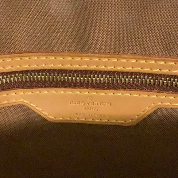 Louis Vuitton Porte Documents Top Handle Briefcase in Monogram Canvas 14" x 13" - Picture 13 of 15